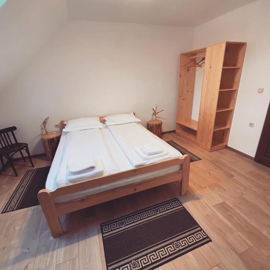 Bed and Breakfast Famives Vendeghaz Racul Exteriér fotografie