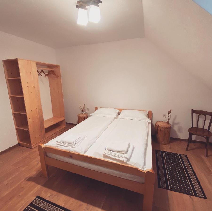Bed and Breakfast Famives Vendeghaz Racul Exteriér fotografie