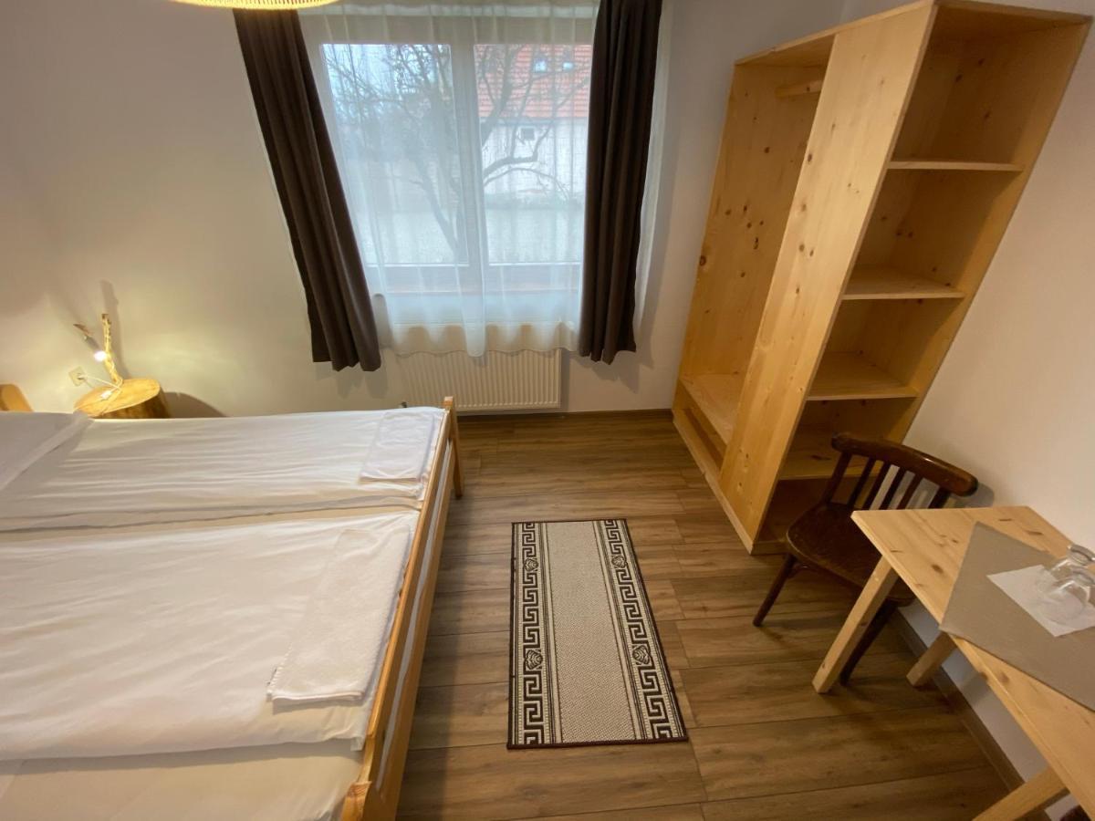 Bed and Breakfast Famives Vendeghaz Racul Exteriér fotografie