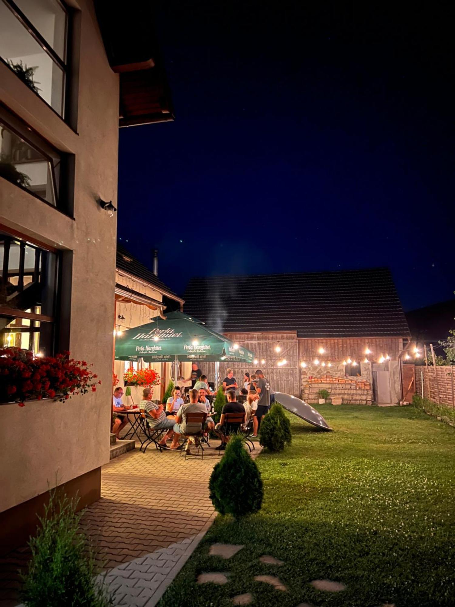 Bed and Breakfast Famives Vendeghaz Racul Exteriér fotografie